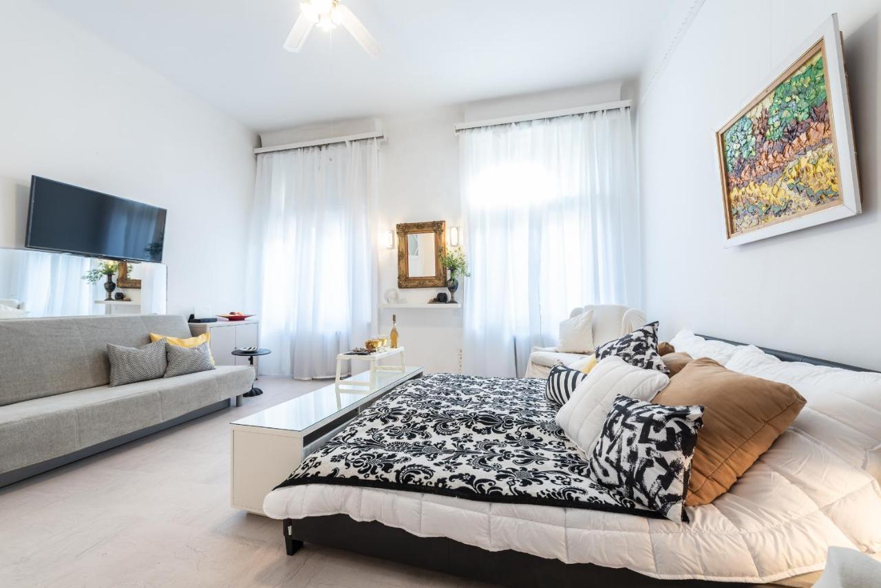 Vintage Elegance Mostcentralapt !Vaci Street! บูดาเปสต์ ภายนอก รูปภาพ