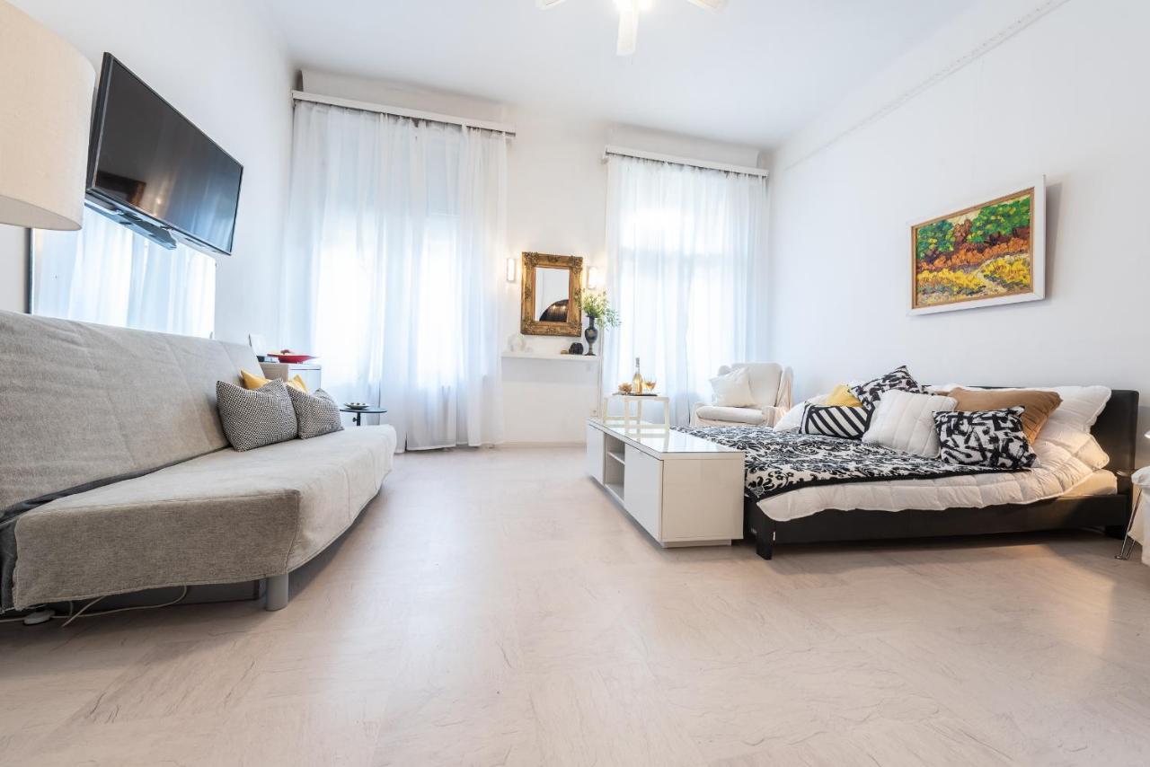 Vintage Elegance Mostcentralapt !Vaci Street! บูดาเปสต์ ภายนอก รูปภาพ